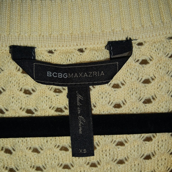 BCBG V-Neck Cream sweater - Picture 6 of 6